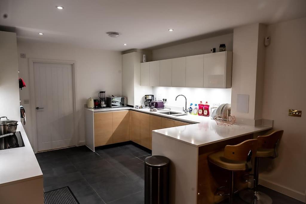 Exquisite Cozy House, Close To Train Station And Amenities Harold Wood Экстерьер фото